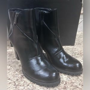 EUC Vera Wang size 8 boots
